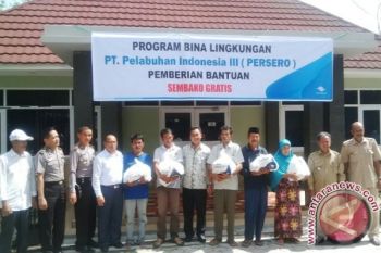 Pelindo Kumai Bagikan 1000 Paket Sembako