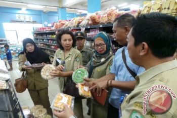 Makanan Kedaluwarsa Ditemukan di Swalayan Sampit