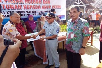 Jasa Raharja Gelar Pasar Murah dan Bantu Yatim Piatu