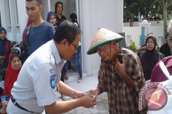 PT Jasa Raharja Sulteng  Bagikan Paket Sembako Murah