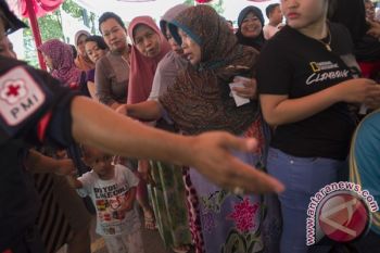 Pasar Murah, Warga Banyumas Borong Pakaian Pantas Pakai