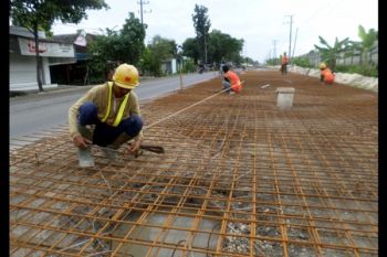 Jelang Arus Mudik, Pekerjaan Pengecoran Jalan Mulai Dihentikan