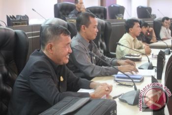 DPRD Tanah Datar Tanggapi Ranperda APBD 2017