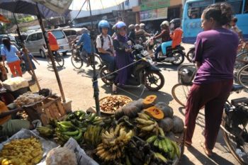 DPRD: Tertibkan Pasar Tumpah!