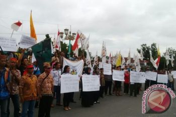 Masyarakat Demo Damai Tuntut Danlanud Pangkalan Bun