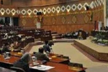 Rapat Paripurna Hak Angket Hutang Eskalasi Pemprov Riau Diwarnai Kericuhan