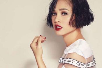 Gelar Kegiatan BerSHOEkur, Andien Kumplkan 200 Pasang Sepatu Artis