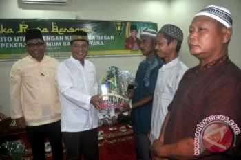 Dinas PU Barut Buka Bersama Dengan Pasukan Kuning