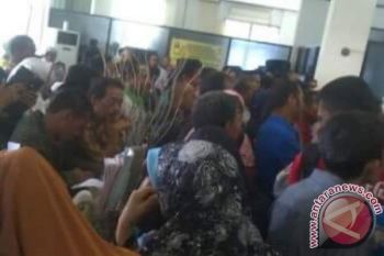 PNS Barut Padati Bank Cairkan Gaji Ke-13, THR dan Gaji Juli