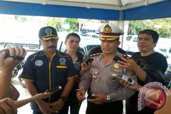 BNN - Kepolisian Manado periksa Urine sopir bus mudik