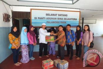 HIMA Kapuas Serahkan Bantuan Sembako Ke Panti Asuhan