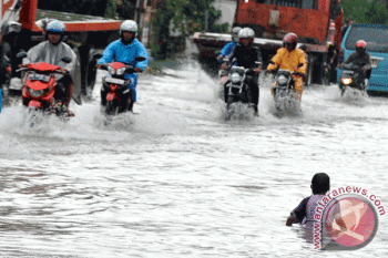 Hujan Akibatkan Genangan di Pantura Kaligawe Semarang