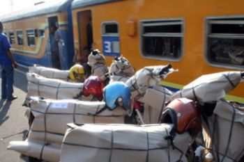 KAI Semarang Turunkan 100-200 Motor Pemudik/Hari