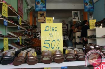 Warga Padati Pusat Perbelanjaan di Palangka Raya