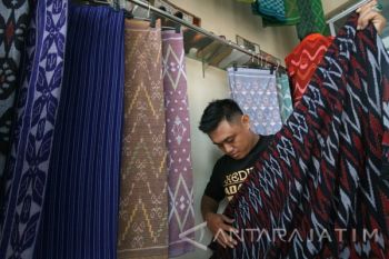 Sarung Tenun Ikat Khas Kediri