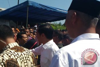 Presiden Kunjungi Plaza Andalas Sapa Masyarakat