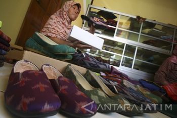 Sepatu Kain Tenun Perca