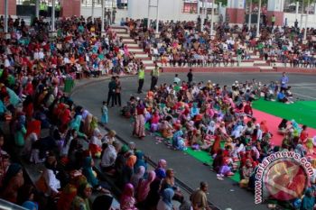 Bupati Barut Salurkan  Zakat Ke Ribuan Masyarakat