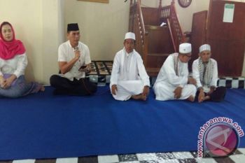 Meriah Lebaran di Tongkaina Lurah-Warga Silaturahim