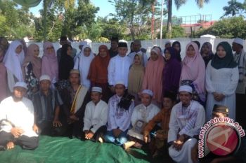 Penerima Paket Umroh Gubernur Kalteng Sujud Syukur 