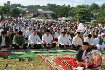 Gubernur-Wagub-Wali-Wawali  Hadiri Salat Id di Ketang-ternate Baru