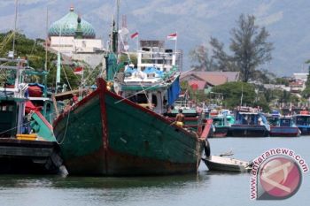Nelayan Indonesia Berhenti Melaut Akibat Topan