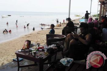 Pengunjung Padati Pantai Galesong