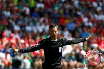 Wasit Inggris Clattenburg Pimpin Pertandingan Final Prancis Lawan Portugal