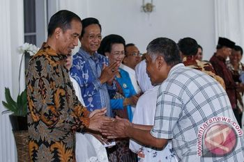 Pembagian Sembako oleh Presiden sangat berarti bagi Warga