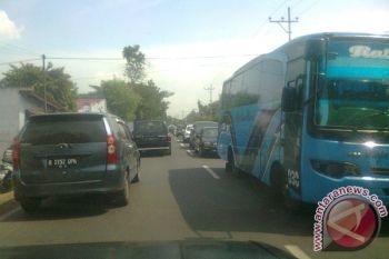  Pemudik Arah Jawa Padati Jalinbar Pingsewu Lampung 