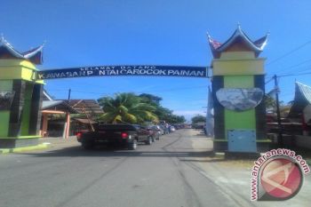 Lalu Lintas Sekitar Pantai Carocok Macet
