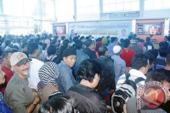 Kata  Menhub antre 3--6 Jam Masih Normal 