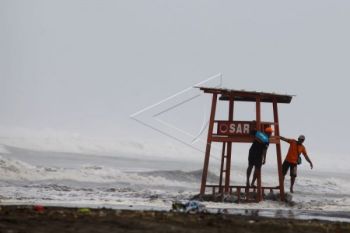 Awas, Gelombang Perairan Jateng-DIY Capai 6 Meter