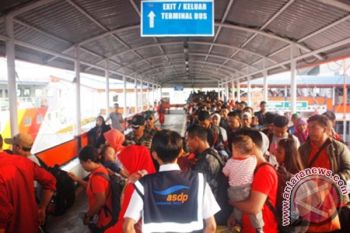 Pemudik terpisah dengan keluarga di Bakauheni 