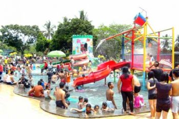 Bernostalgia di Kolam "Klangenan" Pikatan Water Park 