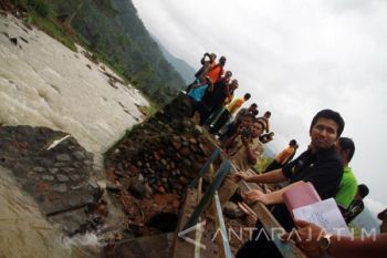 Trenggalek Siagakan Alat Berat Antisipasi Longsor Susulan