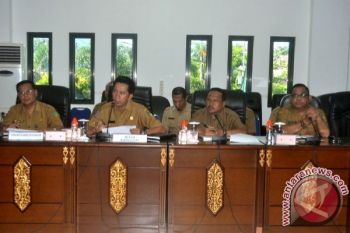 Bupati Barito Utara Paparkan PDAM Ke DPRD