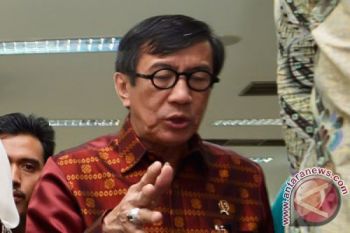 Yasonna:  Penangkapan Istri Tahanan Akan Buat Anwar Tertekan