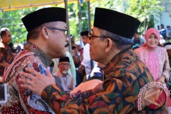 Kedua calon Gubernur Sulbar terlihat "mesra" 