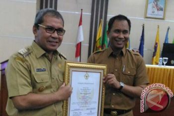 Wali Kota Makassar terima piagam WTP