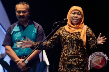 Mensos berikan Bantuan Masyarakat Program PKH Nontunai