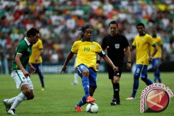 Ronaldinho: Messi Tetap Pesepak Bola Terbaik Di Dunia