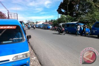 Sopir Angkot Aur Duri Sampaikan Solidaritas untuk Rekannya