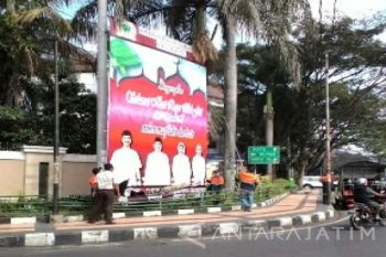 Satpol PP Madiun Tertibkan Ribuan Reklame Liar