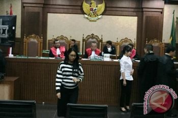Saksi: Jessica tidak menyusun  "Paper Bag", melainkan Menaruh di Meja