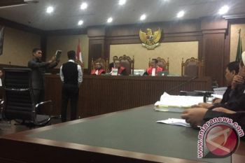 Saksi : Manajer Cicipi Tetesan Kopi Sisa Mirna