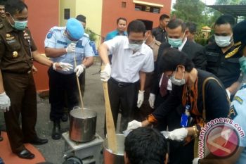 Kejari Batam Musnahkan Barang Bukti Sejumlah Perkara