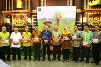 Buku "Menuju Lampung Maju &amp; Sejahtera" Diluncurkan