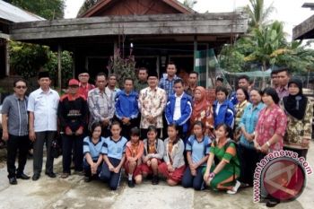 Bupati Barsel Harapkan Orang Tua Dorong Anaknya Bersekolah