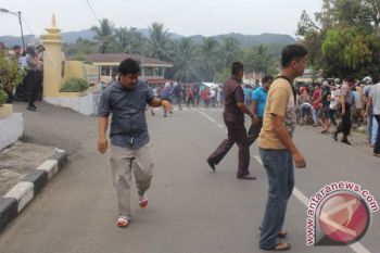 Polres Sijunjung Diserang Massa